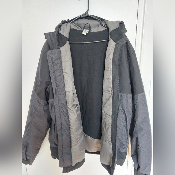 Windproof and waterproof jacket for casual winter weather - Picture 3 of 3